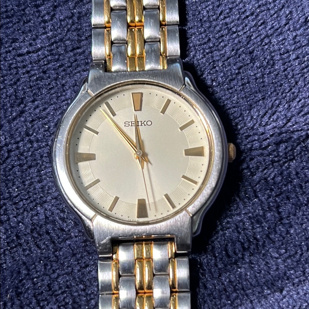 Seiko V701-2B50 - Two-Tone Silver & Gold Watch
